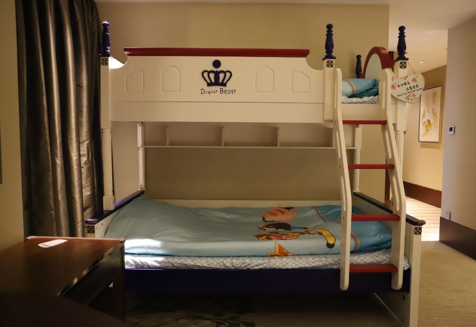 Crowne Plaza HefeiCrown Deluxe Family Room