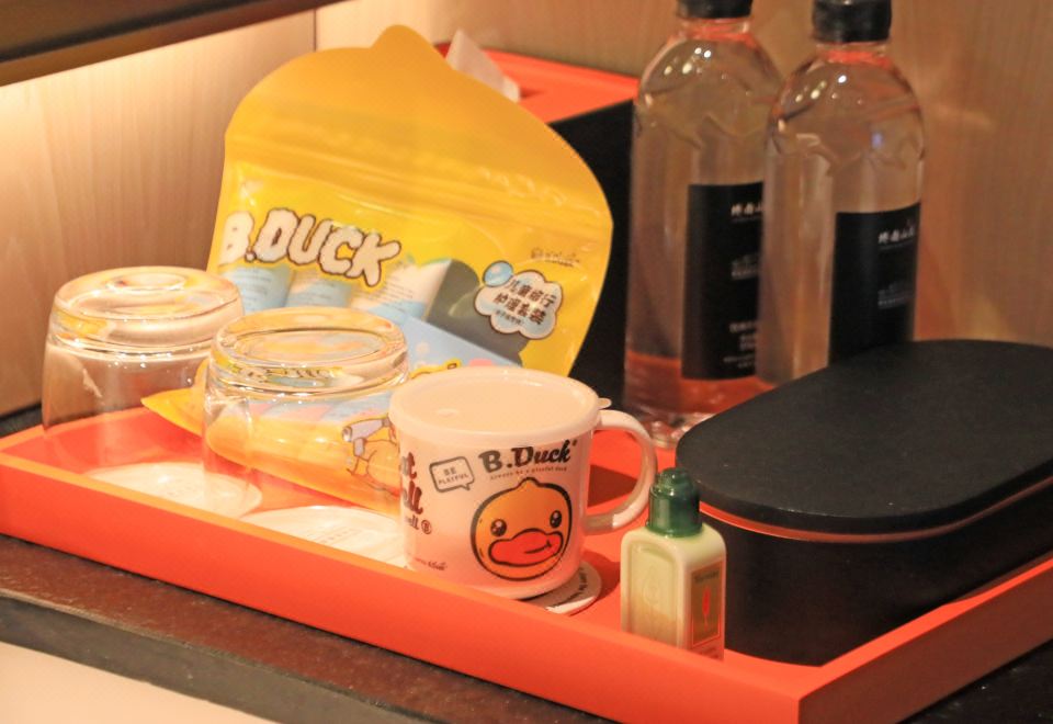 小黄鸭主题湖景套房