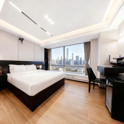 Relax Dream｜豪華大床房「巨幕投影•日光沐浴•洗衣機」 翰文國際公寓（廣州珠江新城中山眼科中心店）優惠