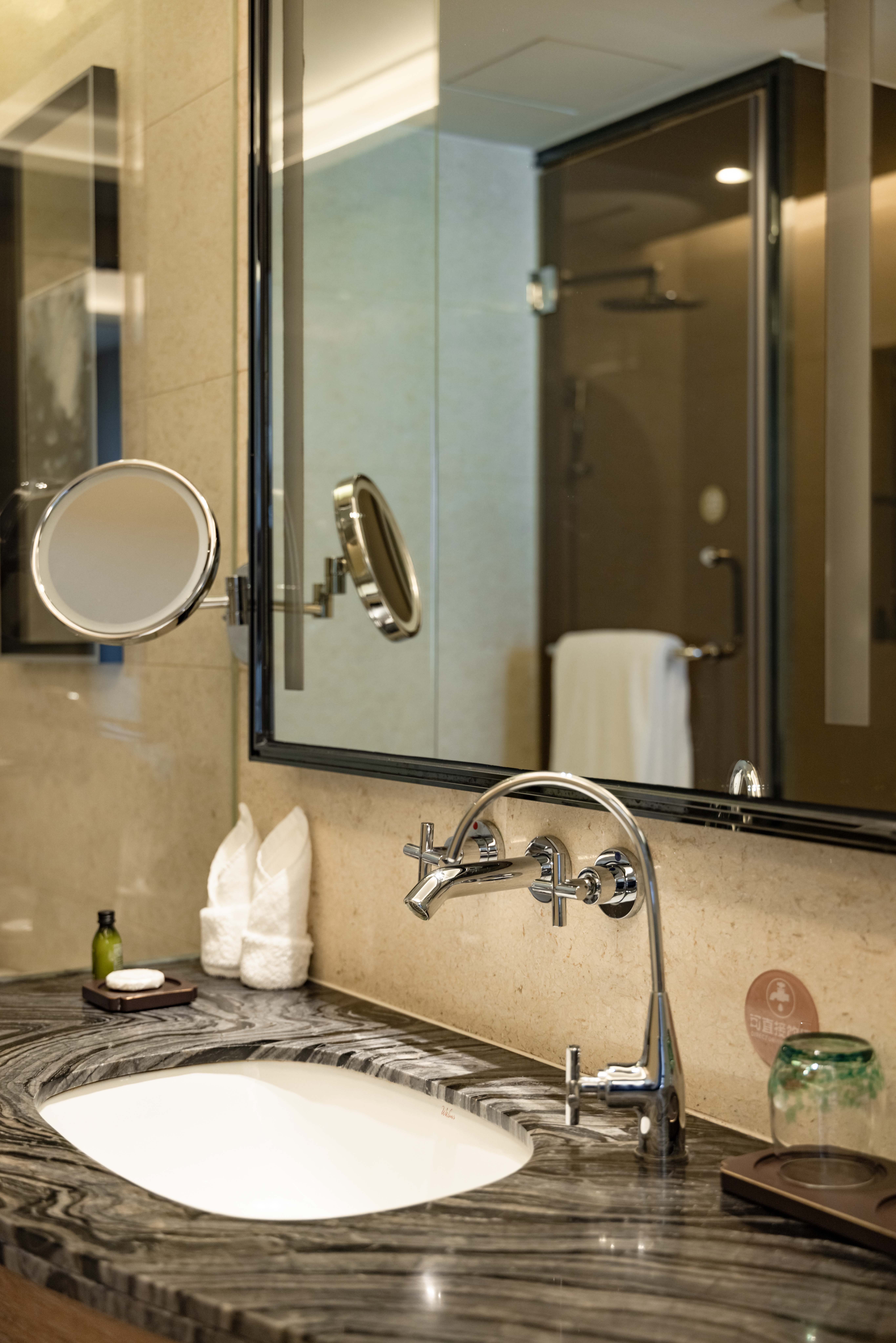 Shenzhen YANGBANGLANGYUE International HotelThemed Queen Room