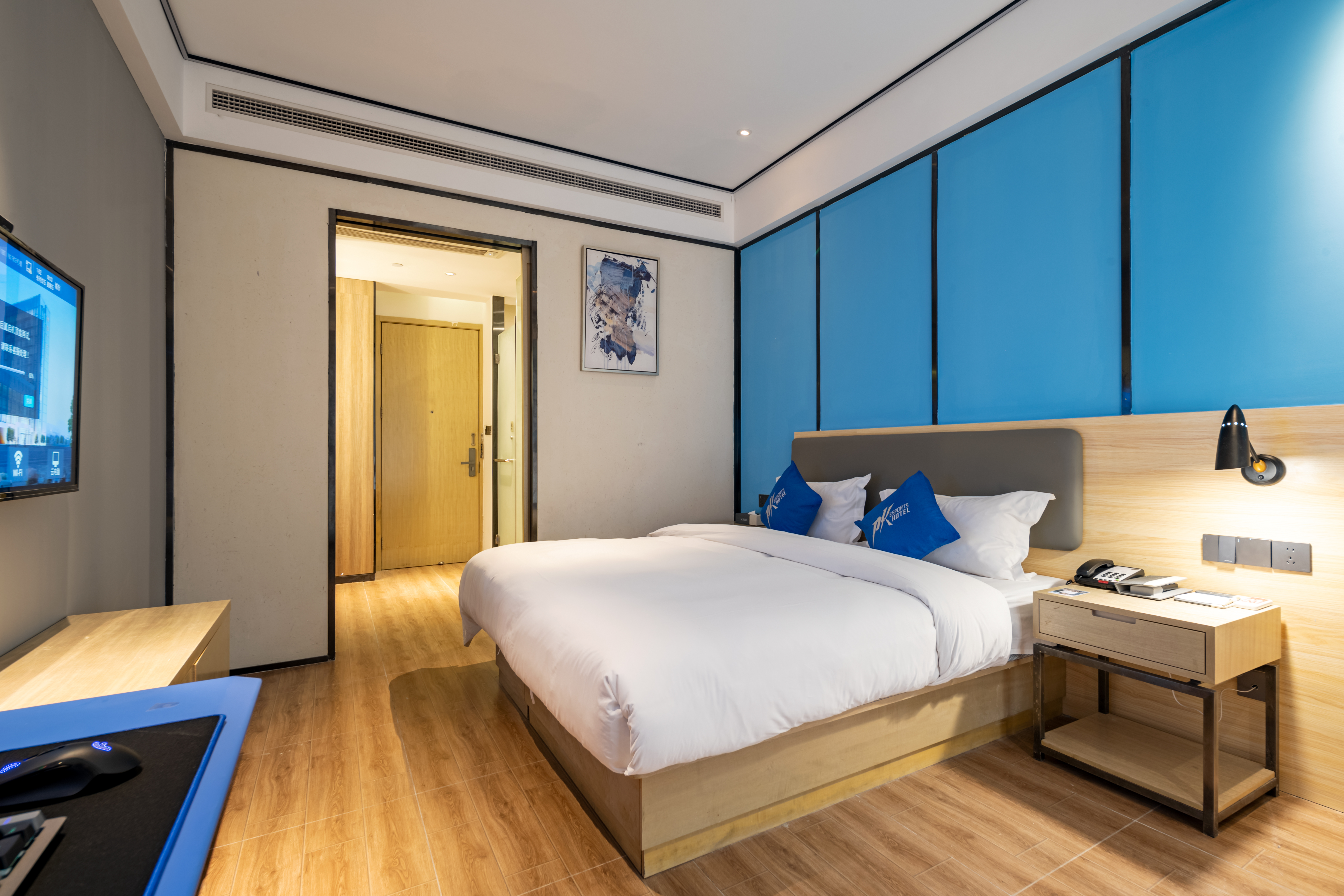 奢華電競大床房[RTX3080Ti+32G+i5-12490+27寸2K+M2-240G網吧特權]