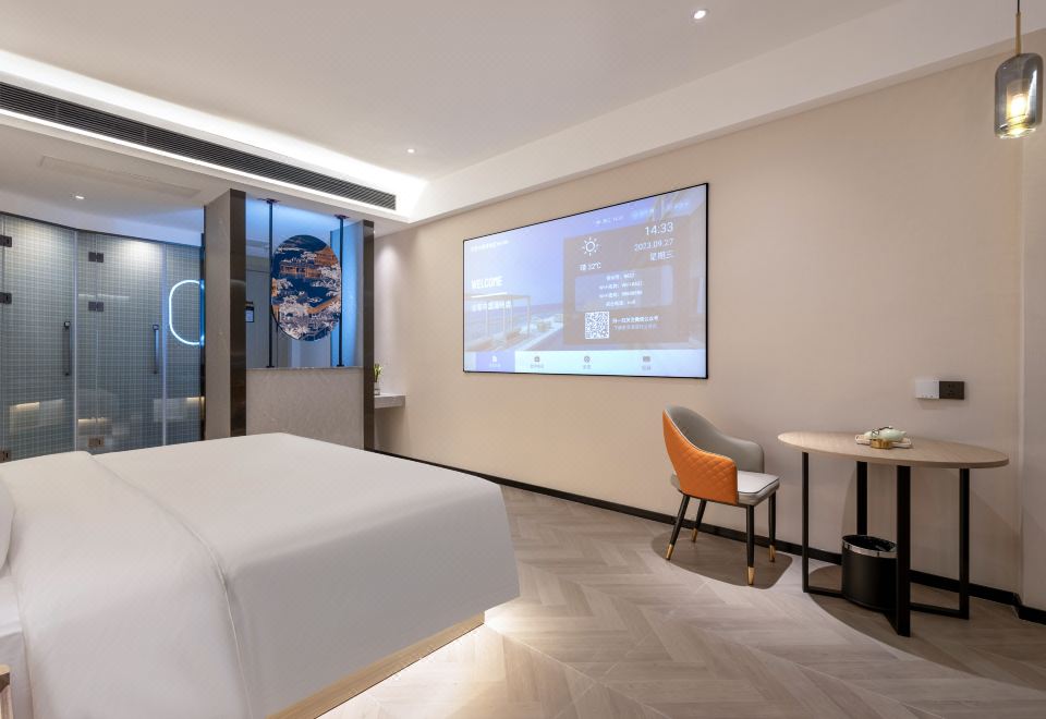 Smart Cinema King Size Room