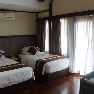 三卧別墅 巴塔姆海景假日酒店優惠