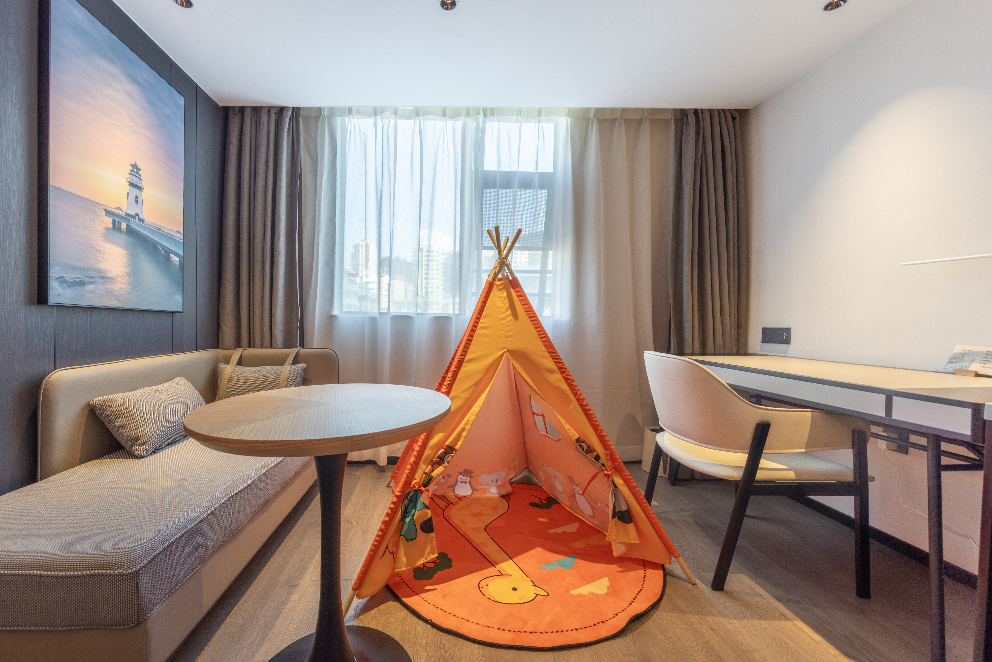 豪华大床房（65寸电视+丝涟床垫+迷你吧）