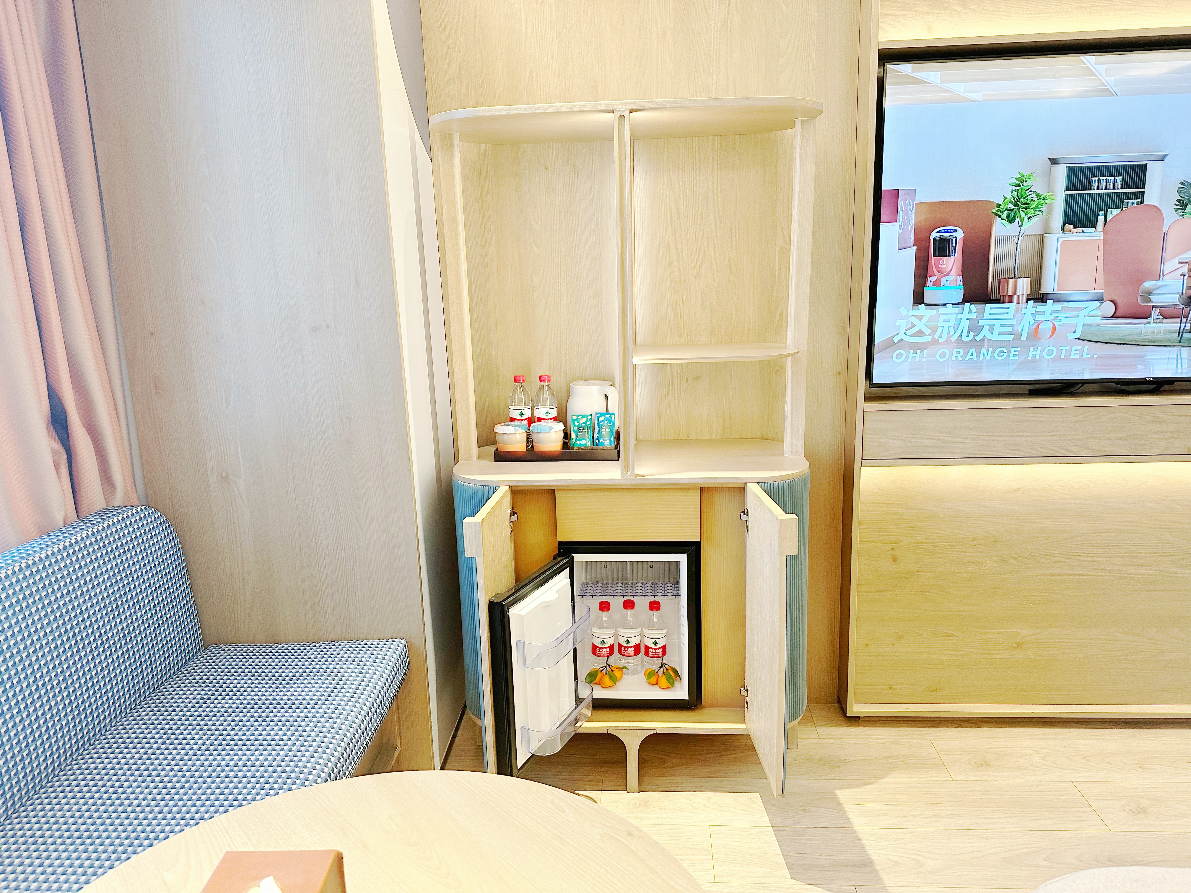 精选大床房（智能客控+65寸投屏电视+小冰箱）