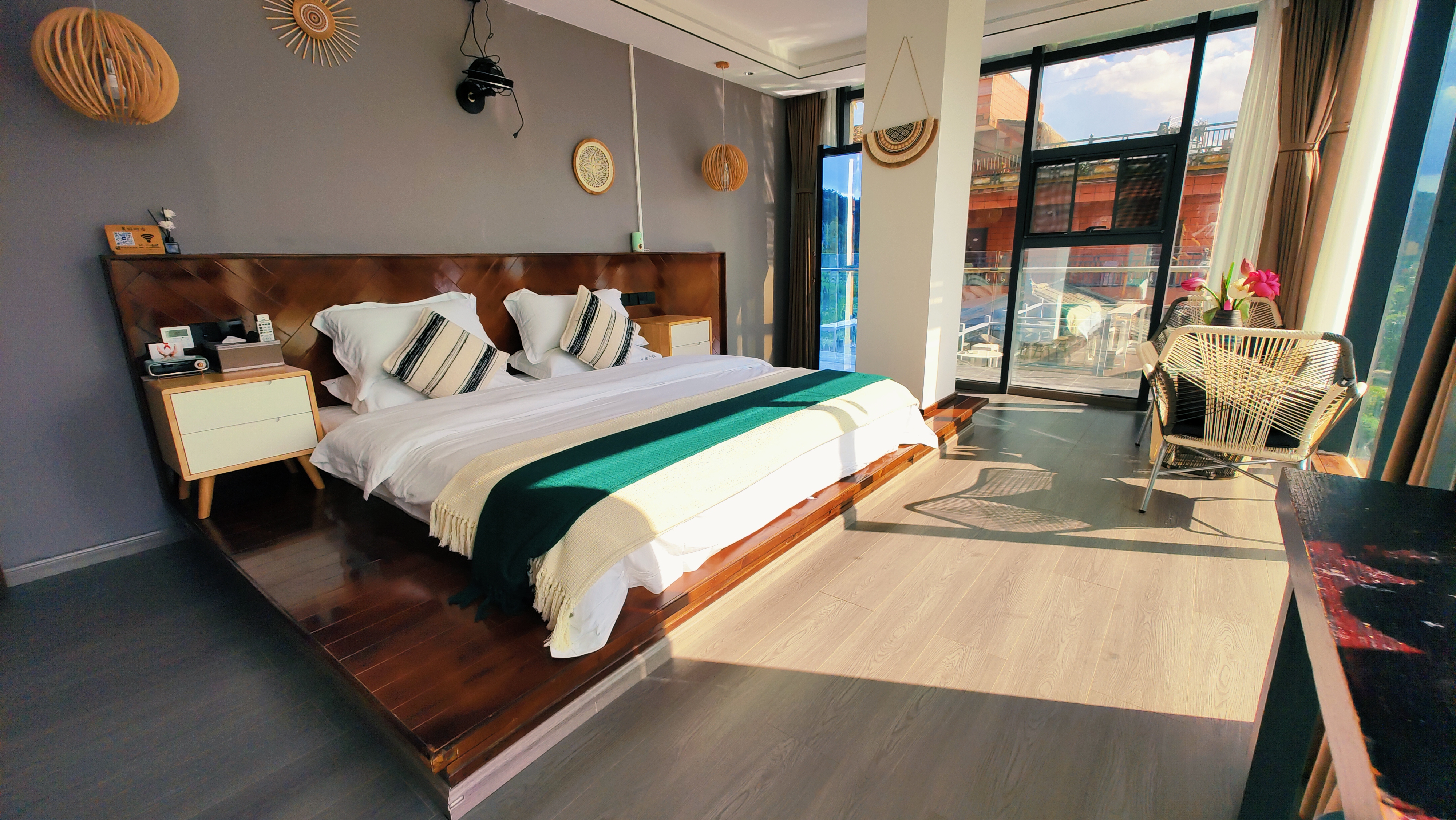 Happy Time Inn Puzhehei观景赏荷大床房