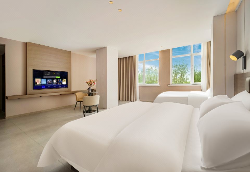 Deluxe Family Room (Skin-Friendly Bedding + Comfortable Mattress + Screen Projection Tv)