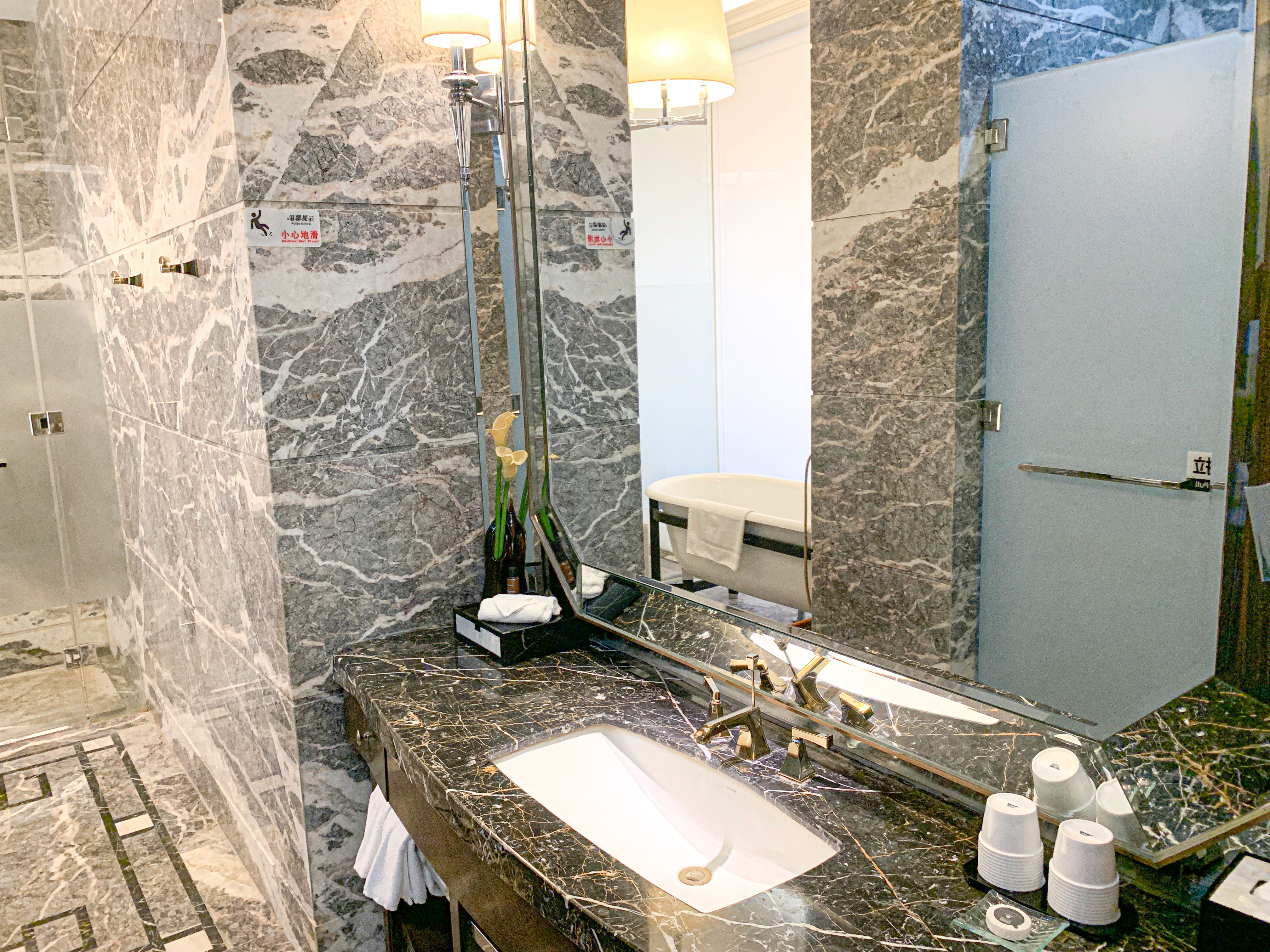 园景阳台套房（浴缸＋阳台）