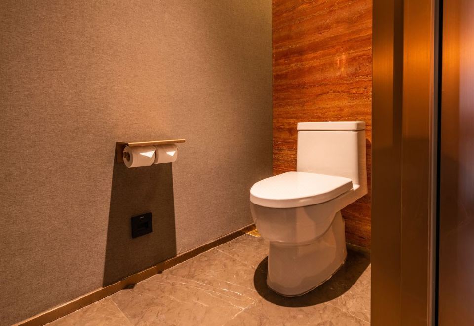 豪华大床房（智能客控+睡眠窗帘+ROSSLYN法国洗护用品）