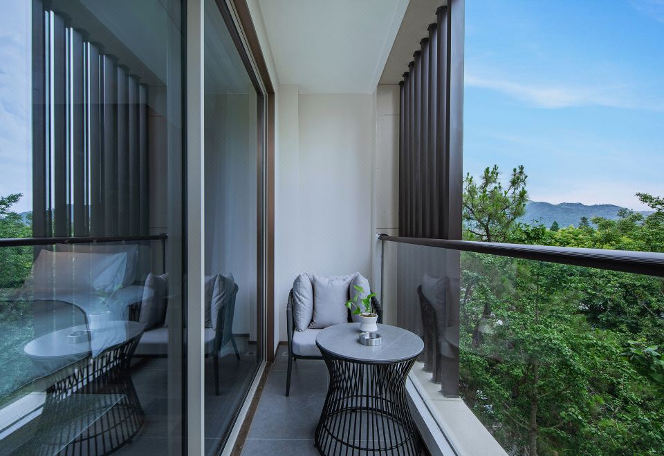 Queen Room With Garden View