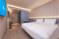 HanTing Hotel (Zhenjiang Railway Station Wanda Plaza)