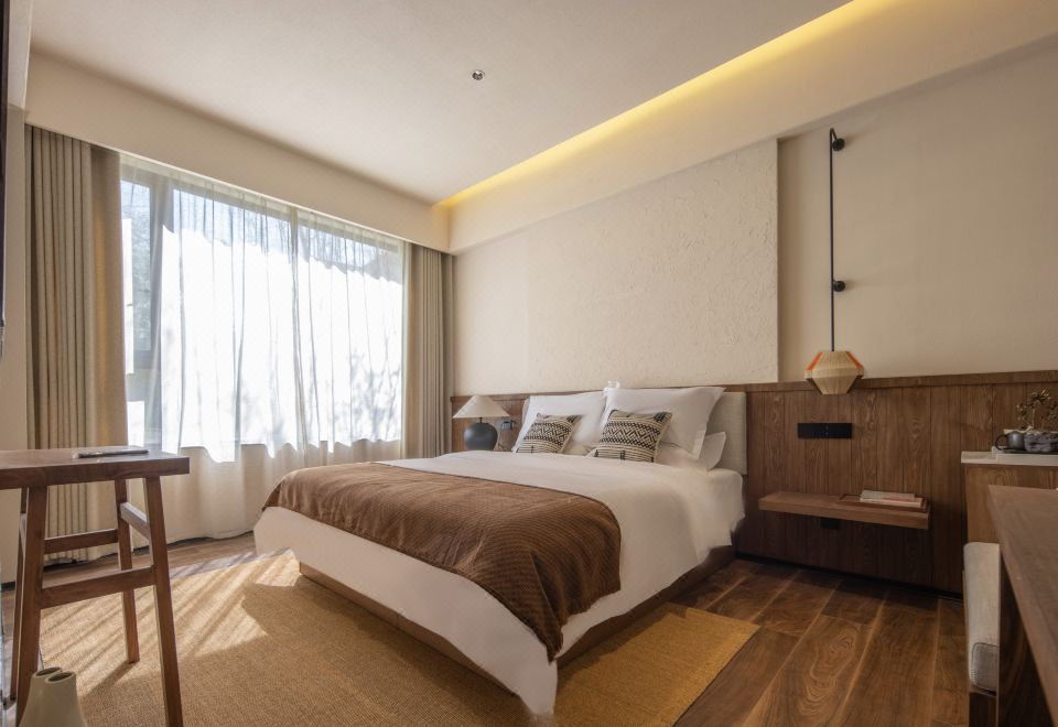 Elegant Garden-view Double Room