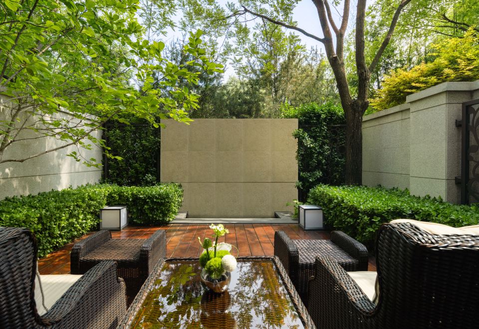 花园豪华大床房