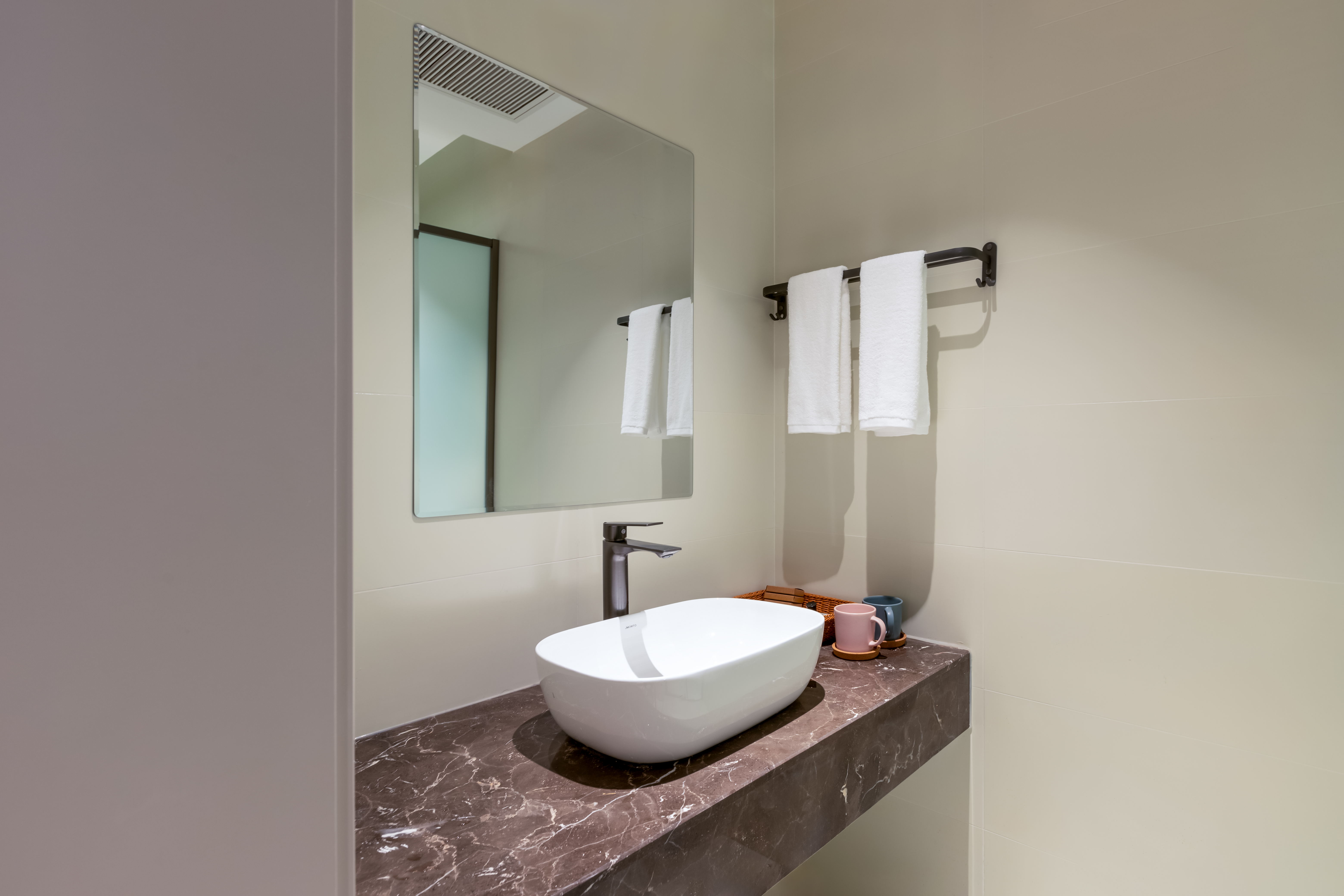 四季阳光?Night静谧双床房【电视投屏+乳胶床垫】