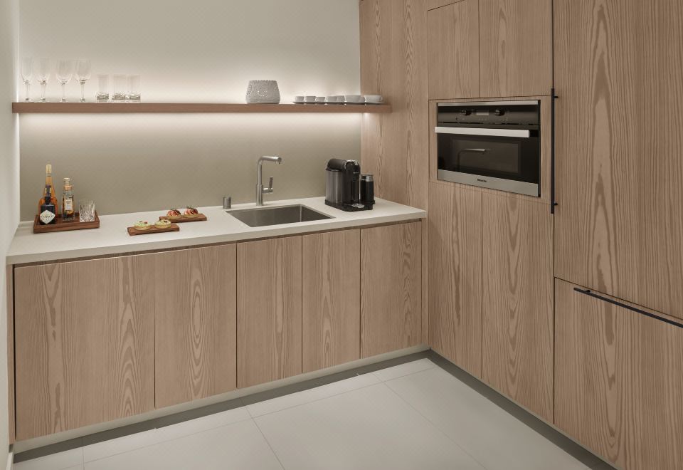 顶楼套房 - 带1张特大号床、梳化床和阳台