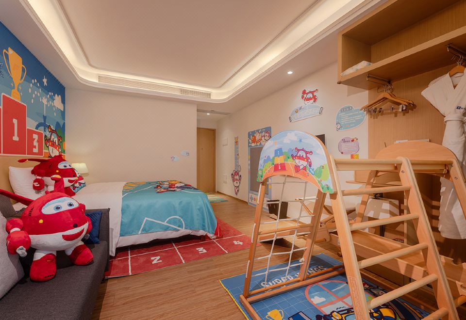 酷芽超級飛俠運動親子泡池大床房