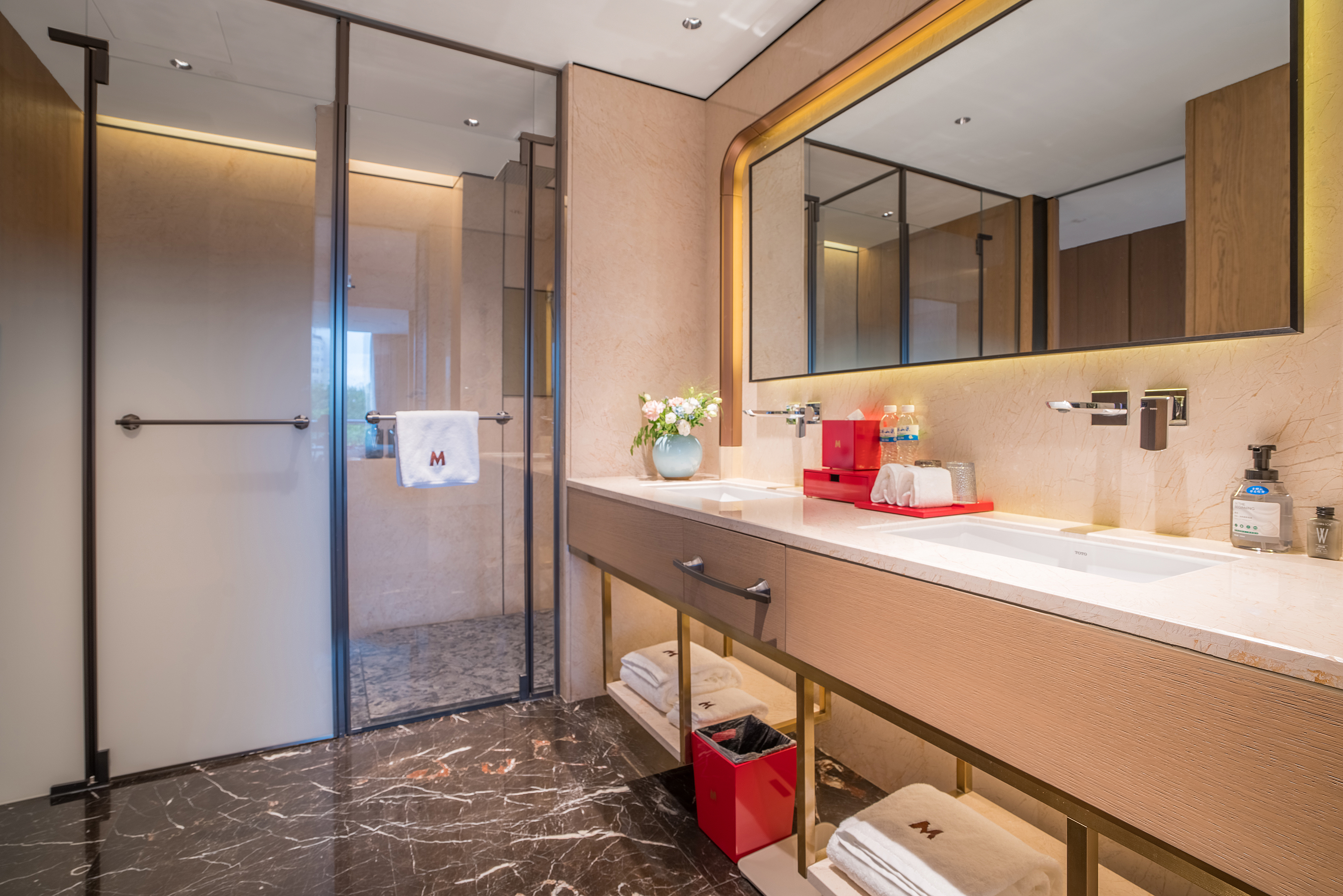 豪华阳光大床房