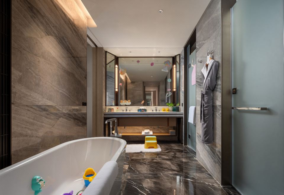 Yangzi River International Conference CenterCandy House Theme Two-Bedroom River-View Suite