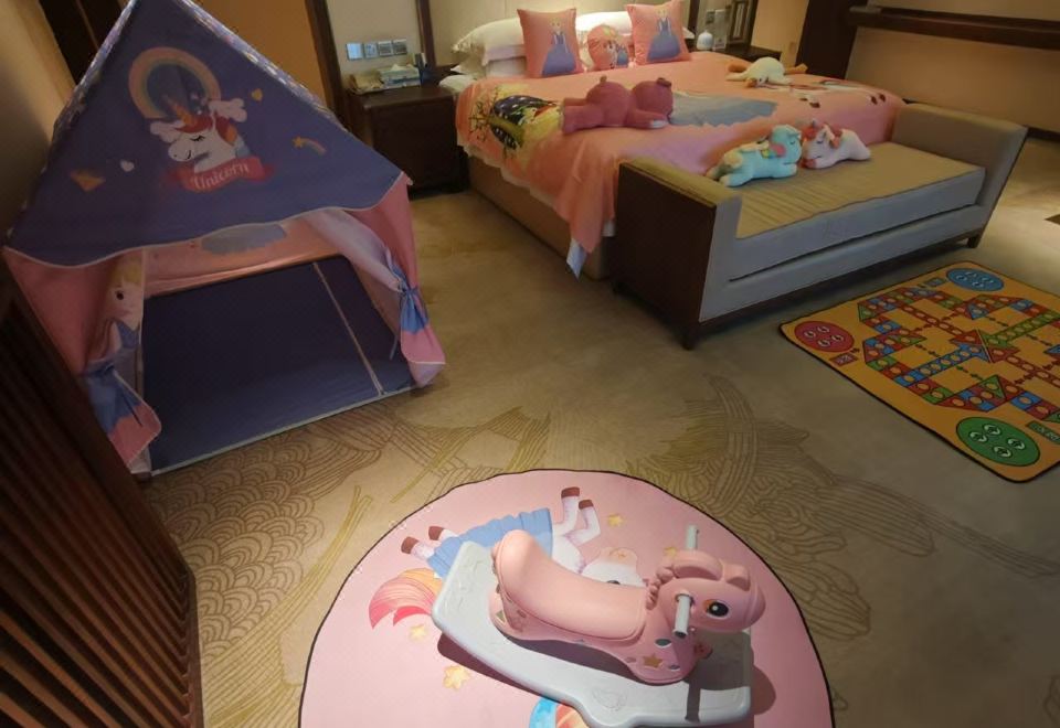 Arcadia Hotel PuyangLongshan Garden Family Room (Little Fairy)