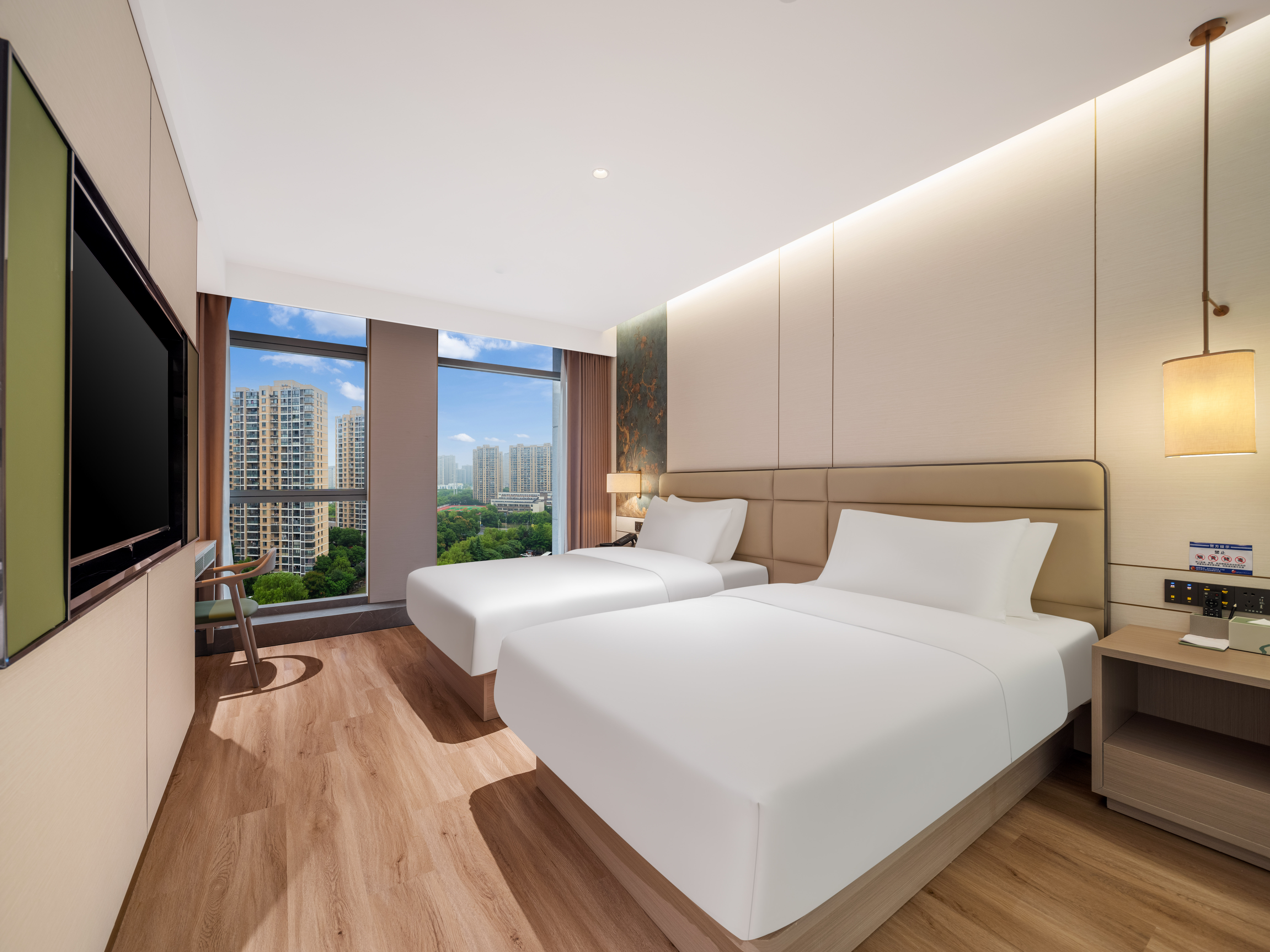 曼享行政双床房-智能客控+全景落地窗