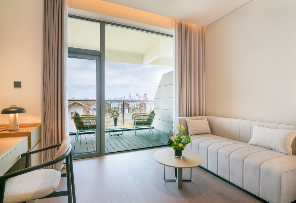Deluxe 2-bed Room