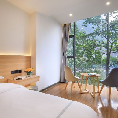 雲棲·湖景豪華大床房【全屋智能｜深睡眠｜山水框鏡】 悅宿水岸飯店（陽朔西街店）優惠