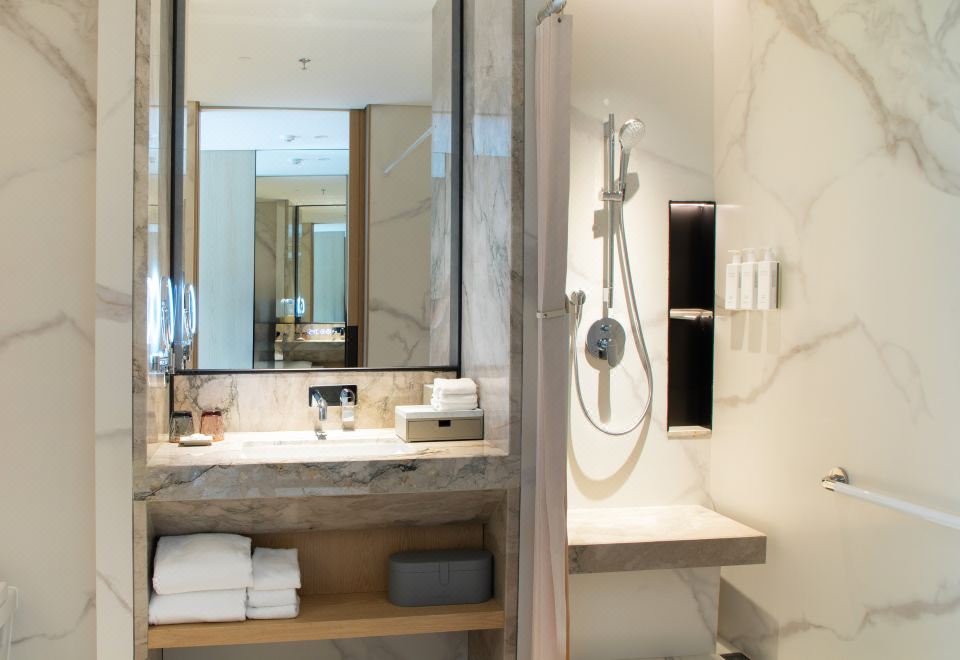 Grand Ocean View Hotel ZhuhaiMountain View King Room