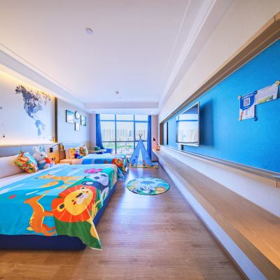 動物世界親子房【童話堡壘+180°城市景觀+小童用品】 凱里亞德酒店（河源萬隆城店）優惠
