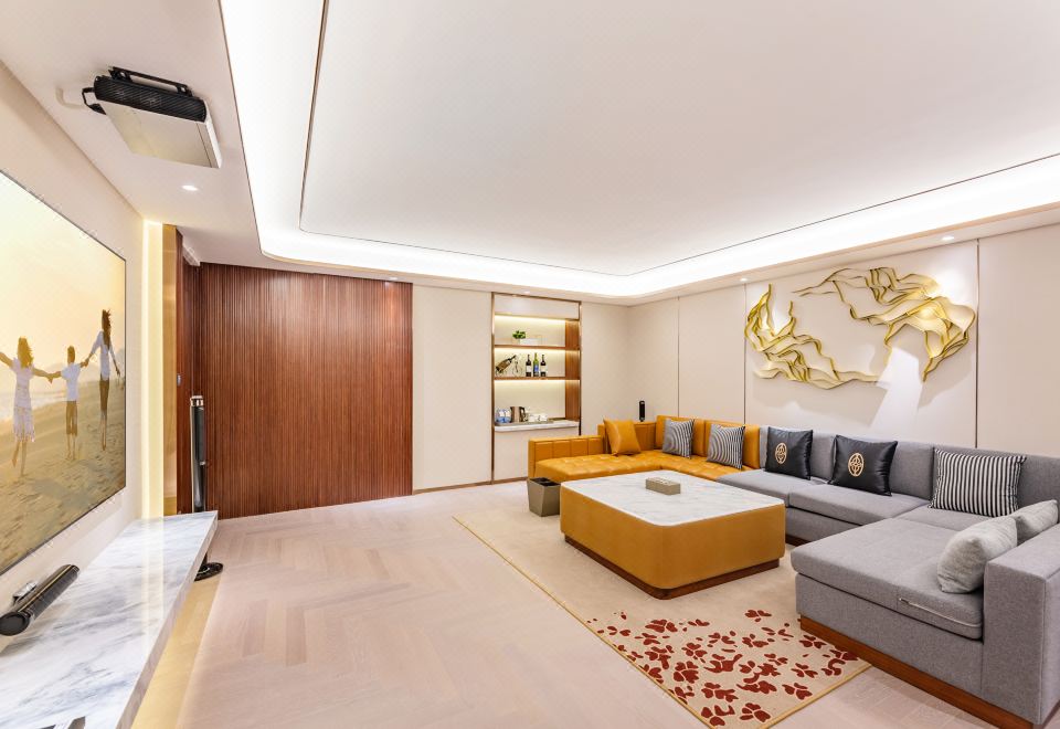 巨幕影音套房【院线电影+JBL音响+100英寸巨幕】