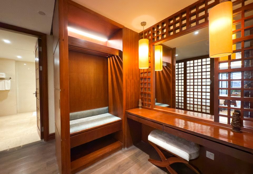 溫泉雙臥室豪華套房（觀景陽臺+大浴缸+濕蒸房+1淋浴）