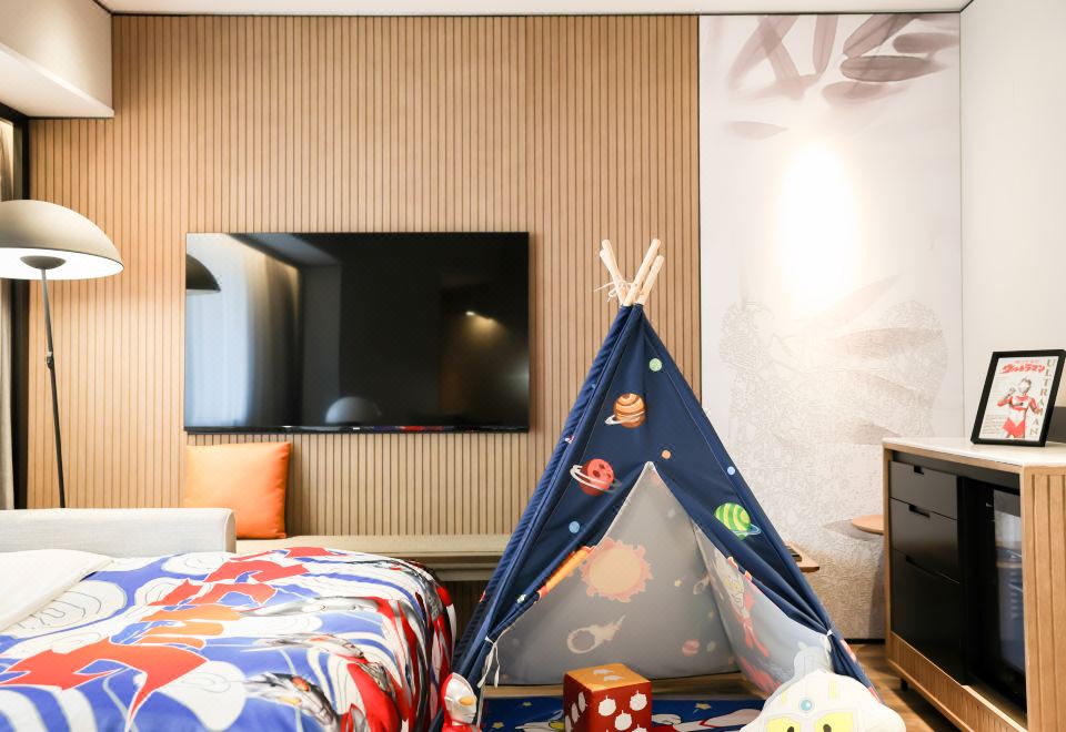 Sheraton Chengdu Lido HotelUltraman Themed Suite With Sofa Bed