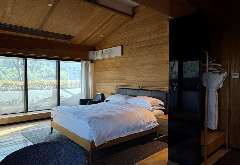 花園行政雙臥套房+2室1廳3衞+戶外露臺+宜人山色