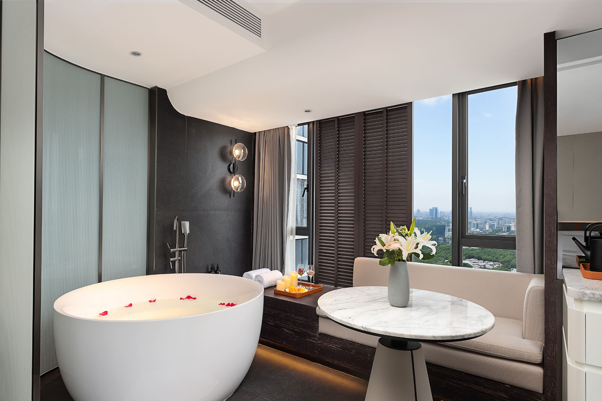 Guestroom - with View (Double Bed) (Bathtub)