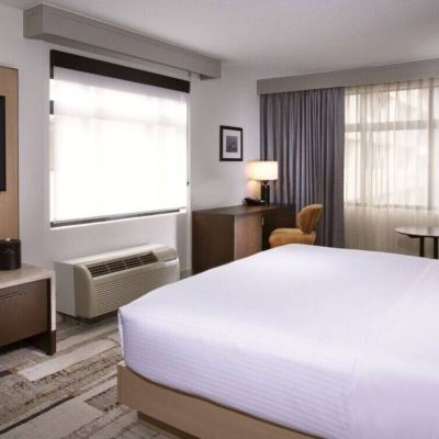 Signature Corner King The Paramount Hotel Promo Code
