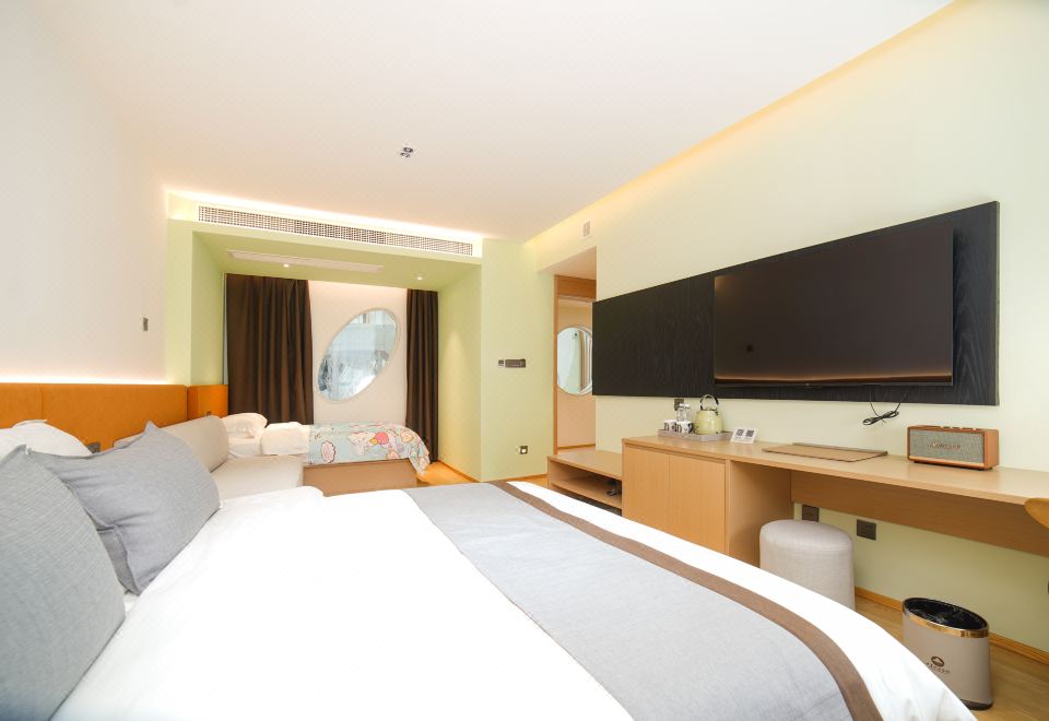 Family-friendly 2-bed Room