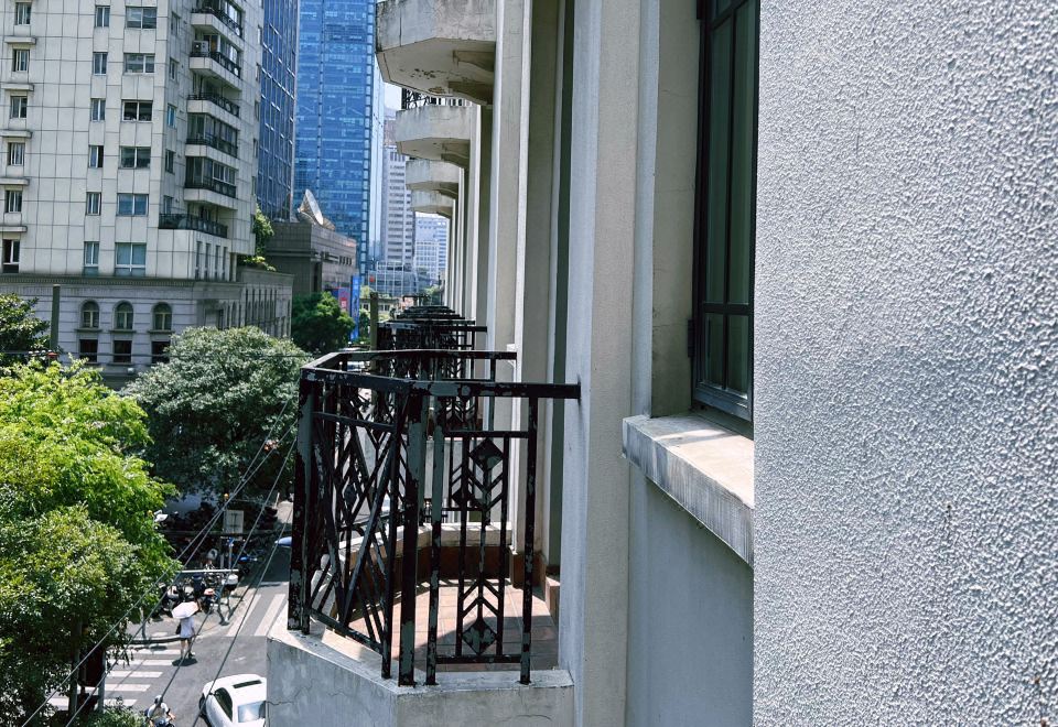 摩登阳台大床房