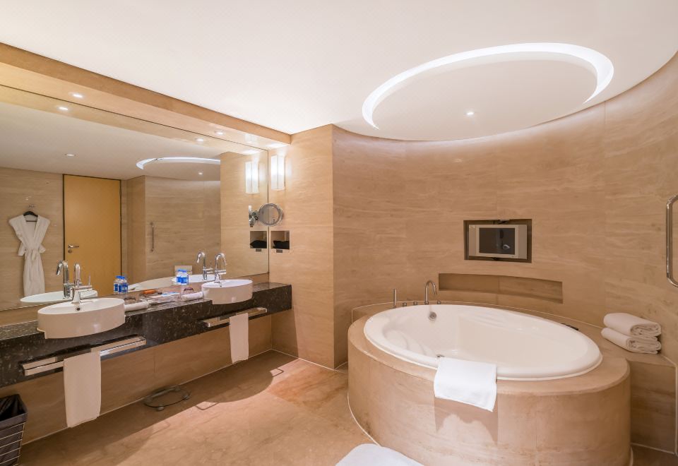 行政湖景大床套房