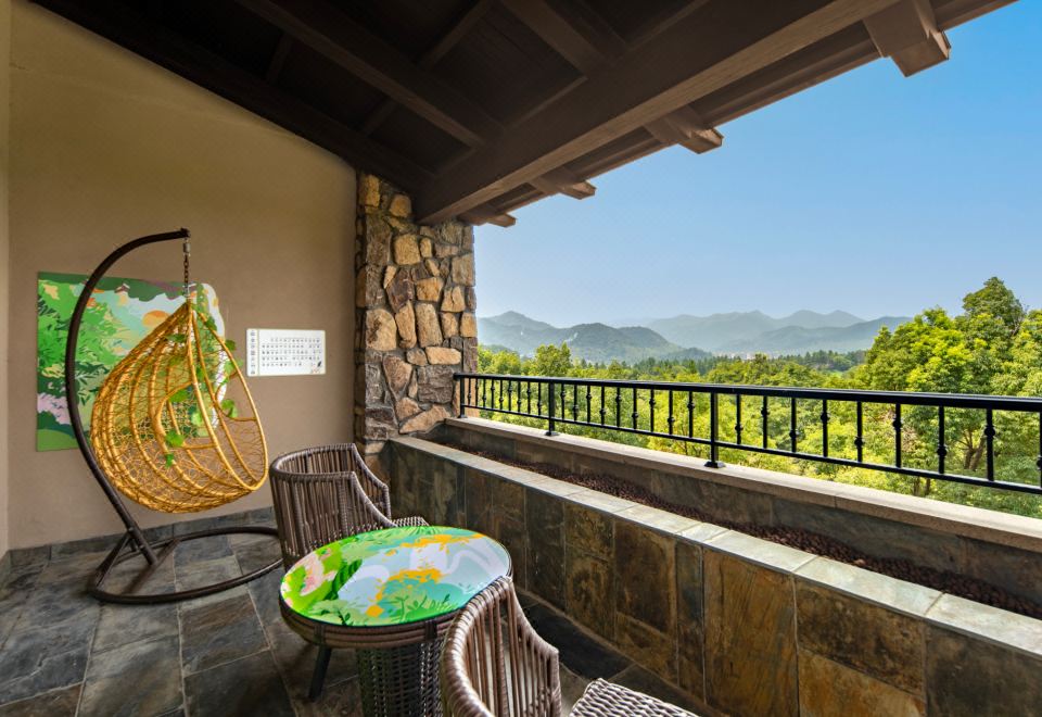 JW Marriott Hotel Zhejiang AnjiSunshine Sports Family Balcony View Double Bed Room