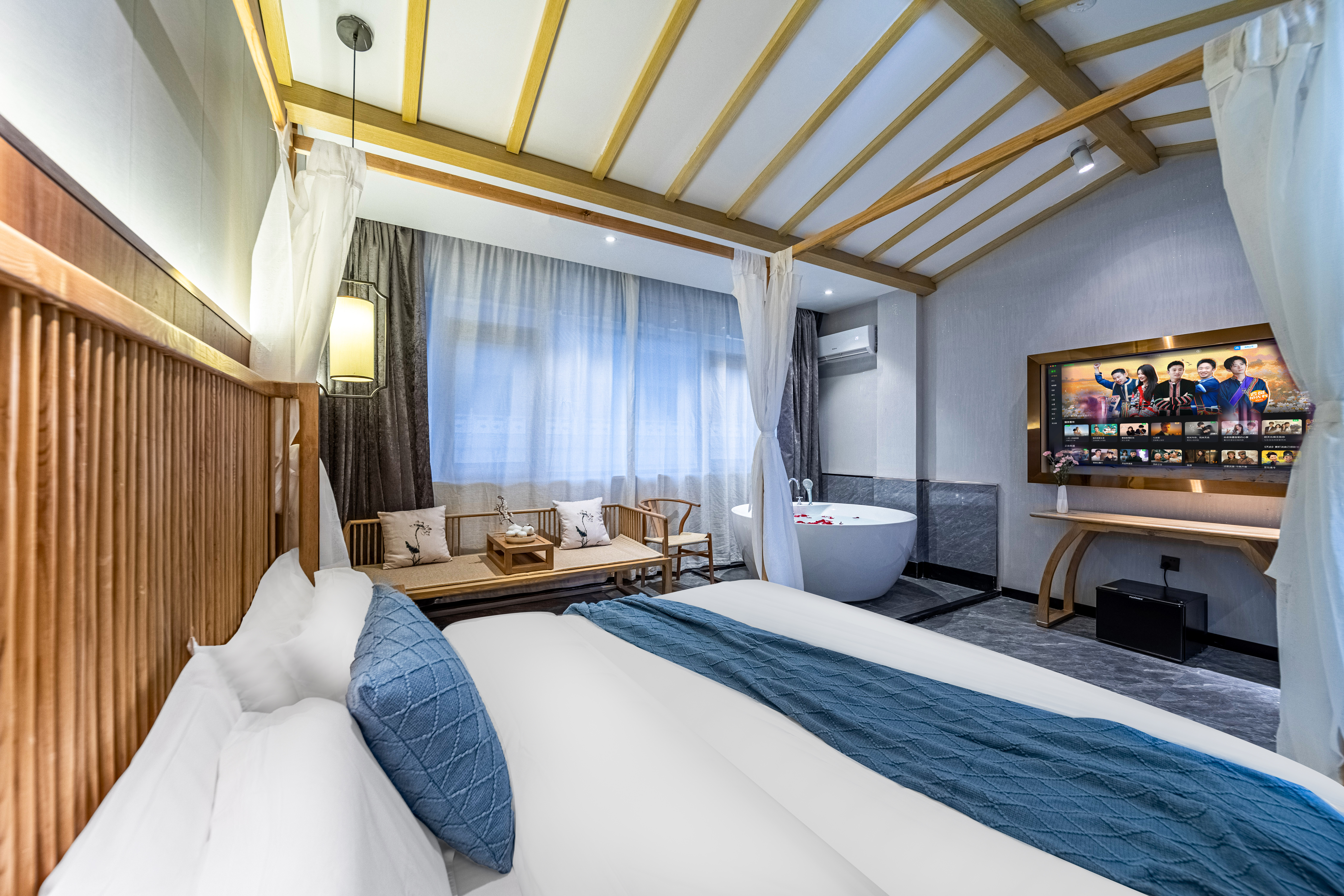 梧居·两室泡浴套房【小度语音+轻纱帷幔+LED化粧镜】