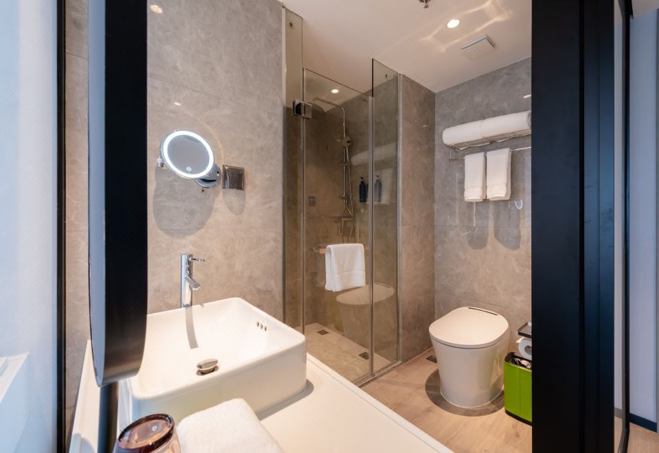 高级大床房（洗烘一体机+华为智慧屏+大冰箱）