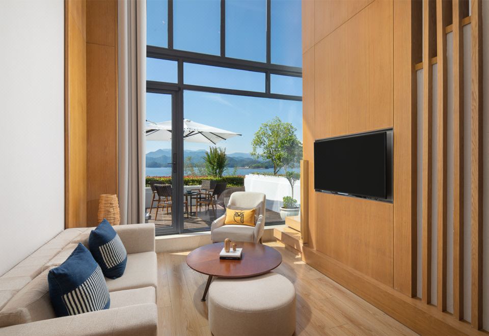 Voco Thousand Island LakeDeluxe Duplex Suite - Lake-View