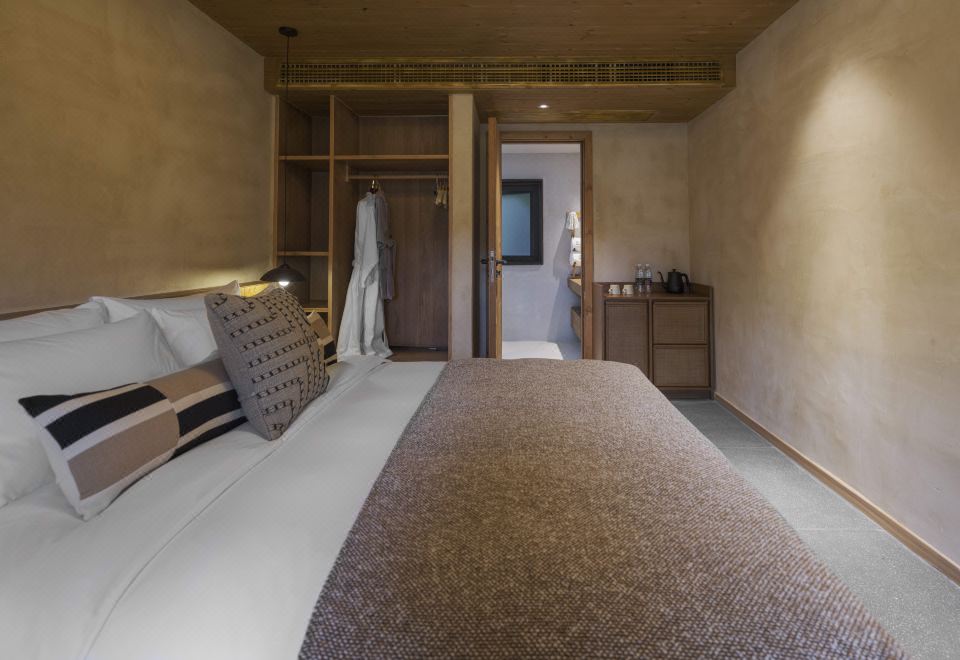 Guestroom (Double Bed) (Balcony)