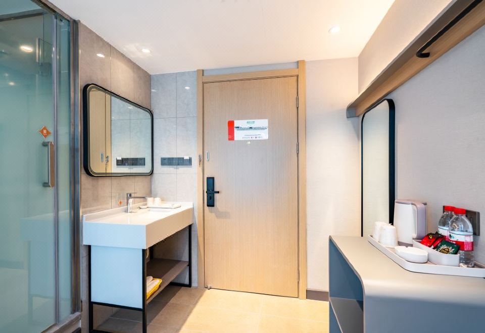 商務大床房「安享陽光+敞亮大空間+可投屏電視」