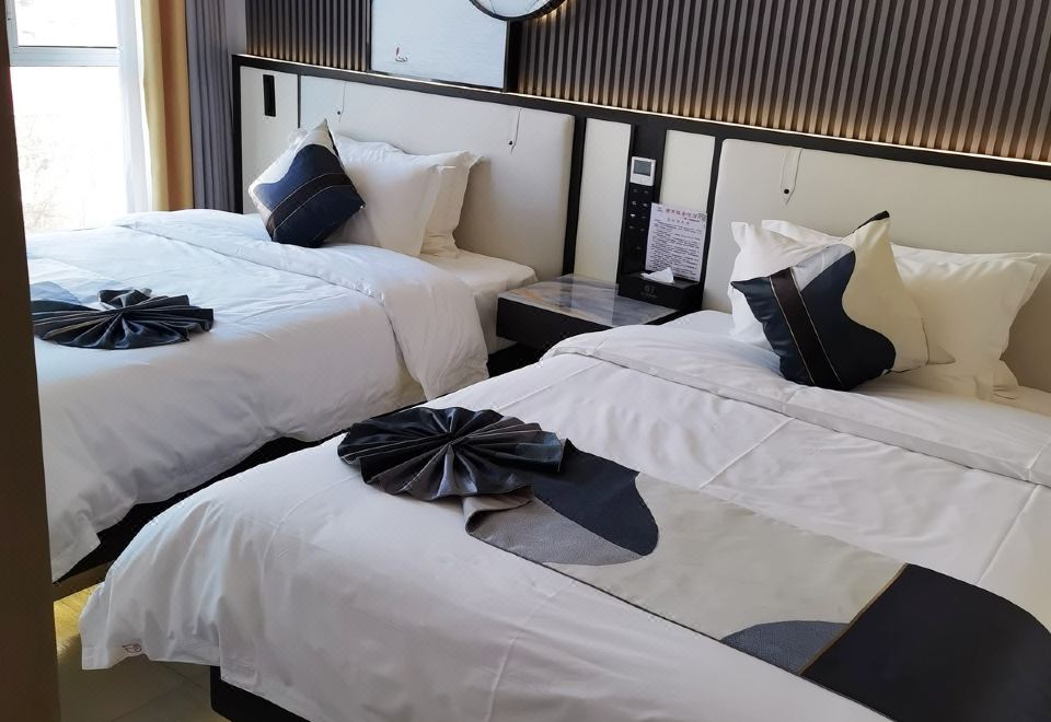 Xizi Light Luxury Hotel (Urad Qianqi Government Store)Premier Family Smart Suite