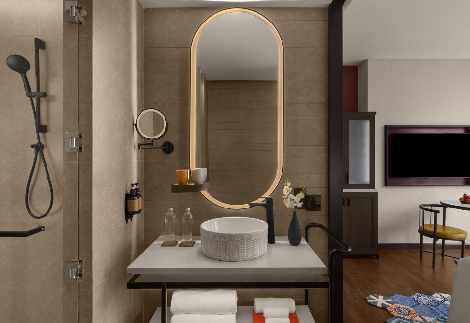 橋景標準間 （King Standard Ba Son Bridge View）