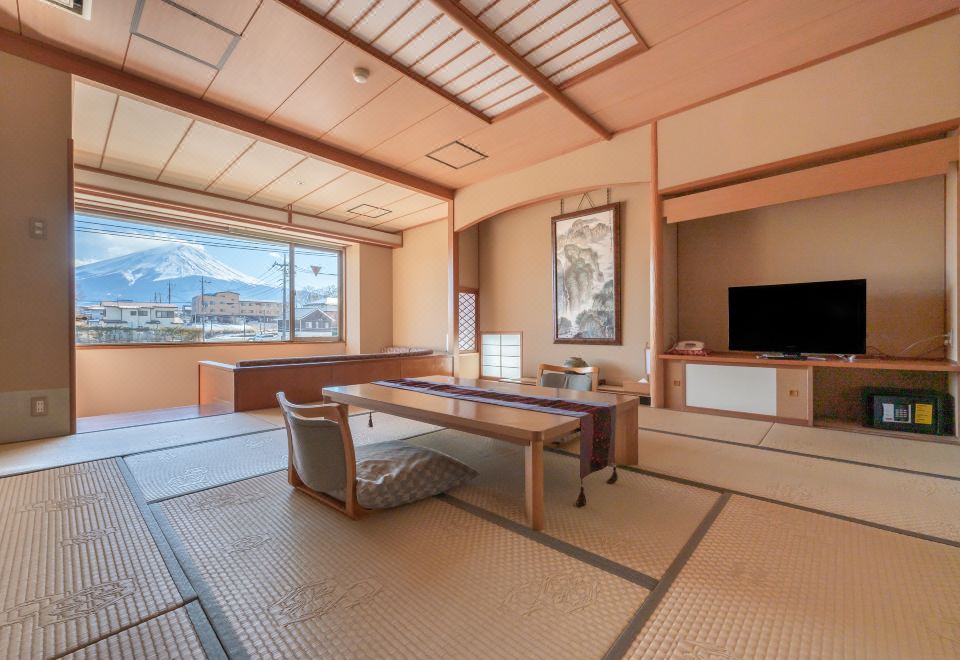 附樓2/3F日式房10帖帶富士山景觀浴缸及沙發
