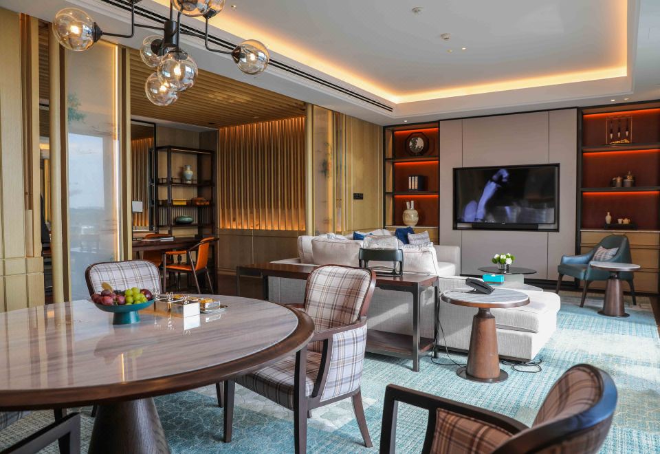 柏悦行政湖景露台套房