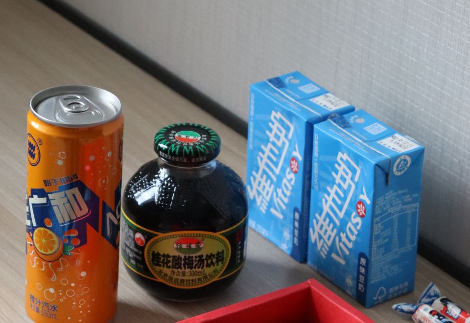 Harbour Plaza Metropolitan ShanghaiEnjoy The MiniBar Deluxe King Room