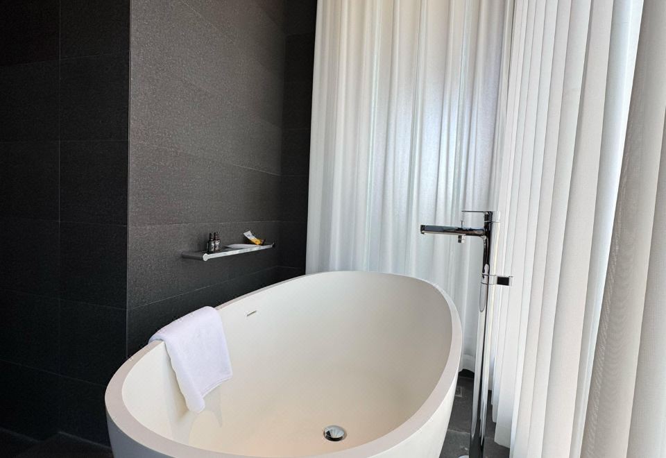 豪華家庭雙床房+宜人山色+浪漫浴缸