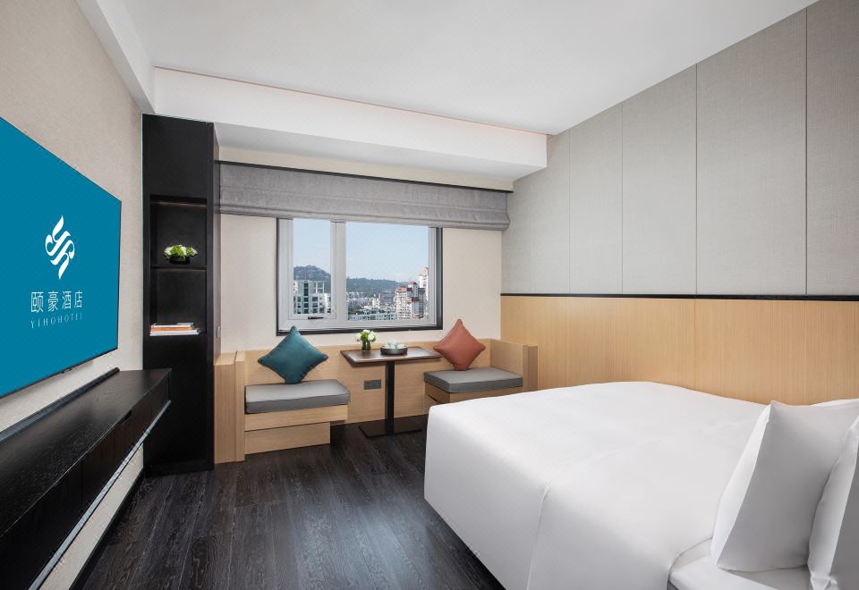 豪华大床房 『俯瞰城景? 办公休憩双区?可移动桌台』